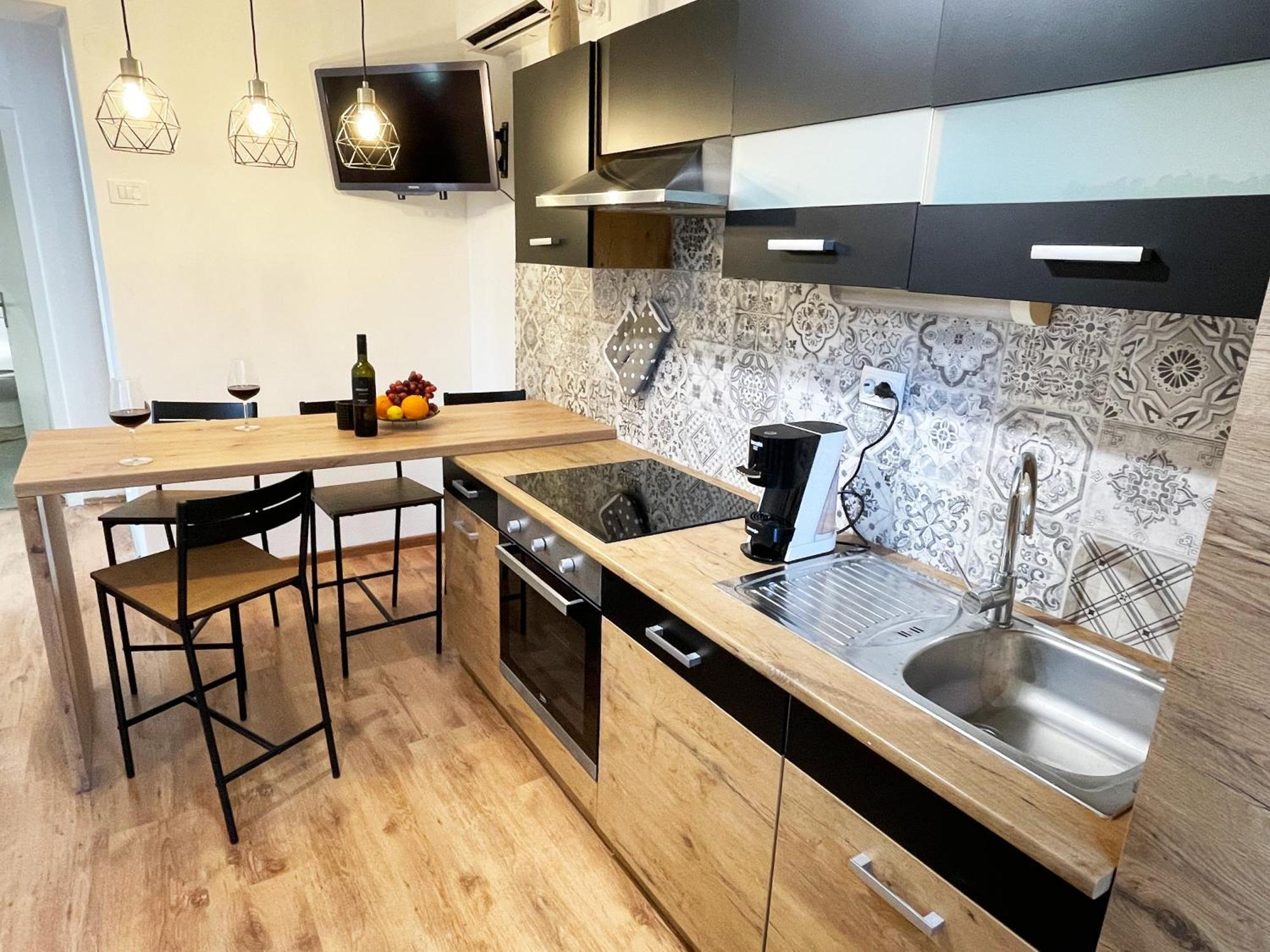 Cute Apartment In Rijeka Near Beach With Parking Екстер'єр фото